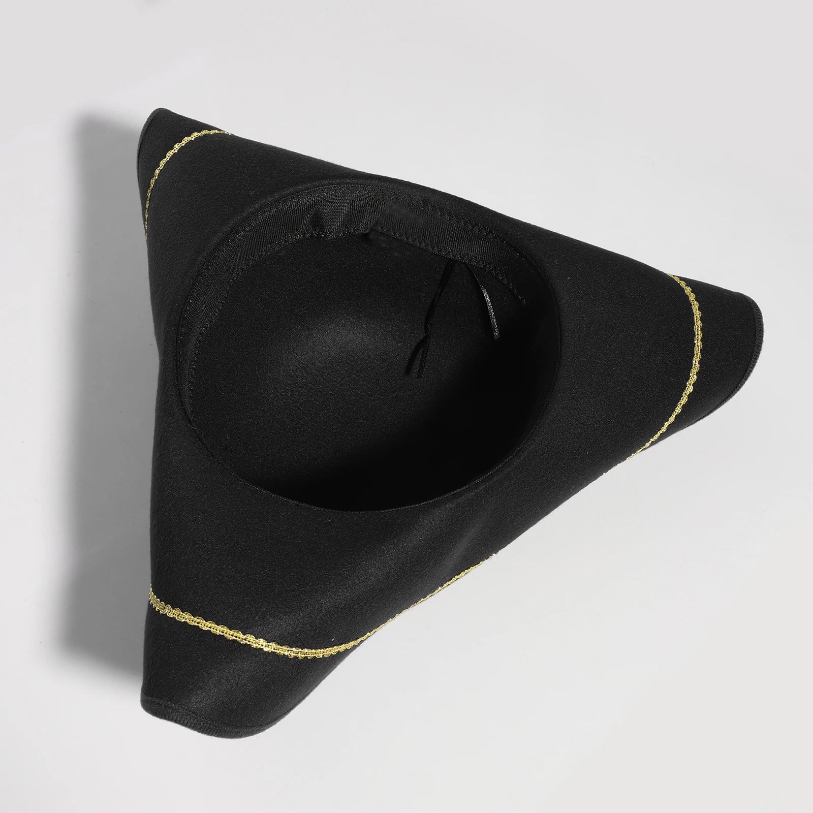 Chapeau de pirate tricorne noir et doré