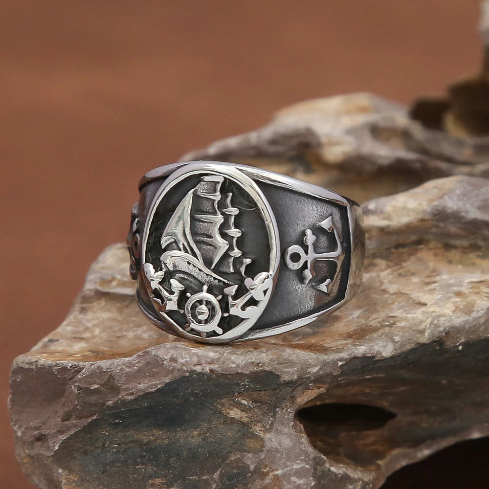 Bague pirate avec bateau à voiles, barre et ancres en acier inoxydable argenté - Trésors de Pirate