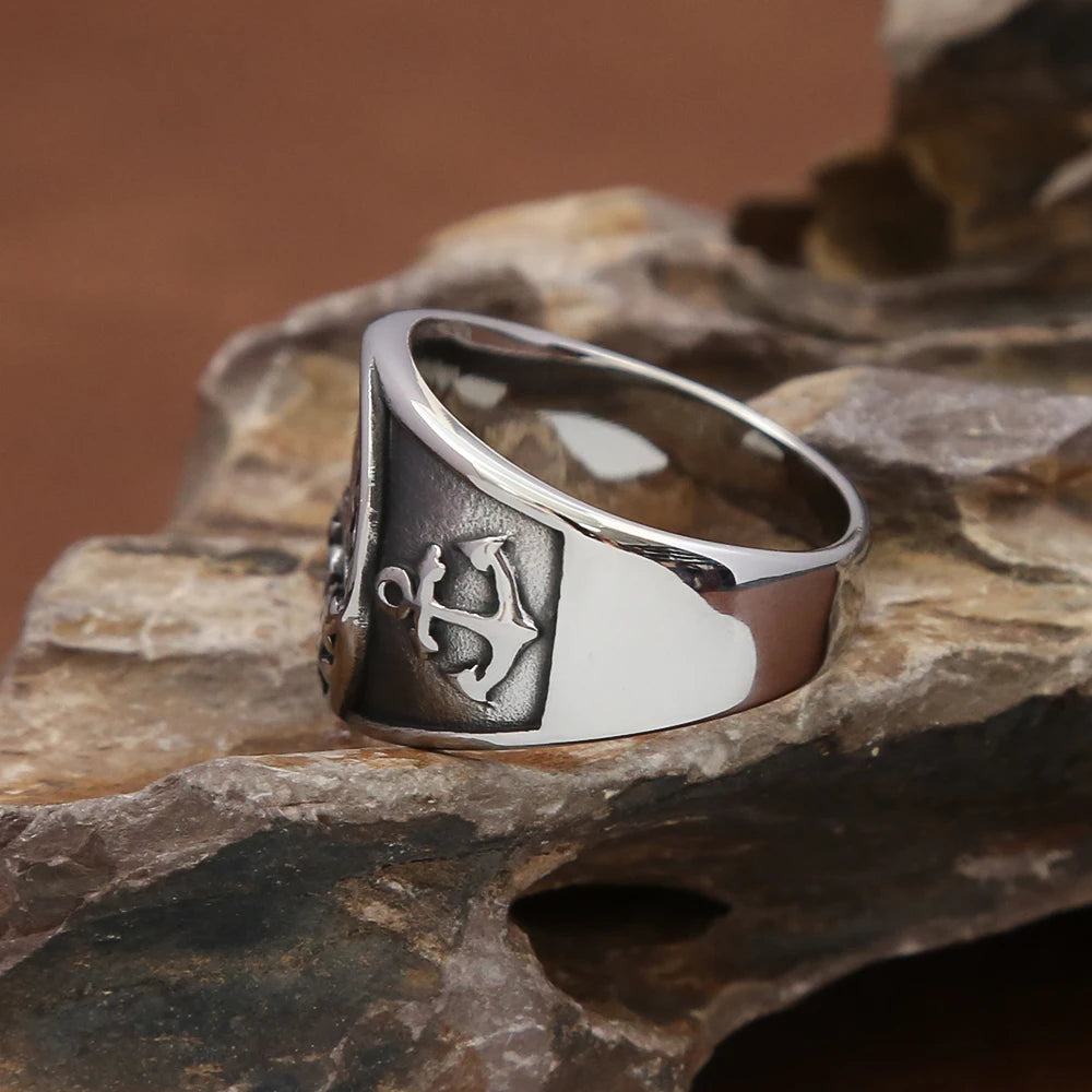 Bague pirate avec bateau à voiles, barre et ancres en acier inoxydable argenté Trésors de Pirate